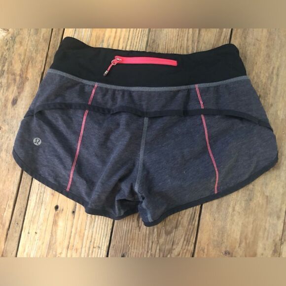 🍋Lululemon speed shorts in heathered black size small or med need to make sure. - Picture 4 of 6